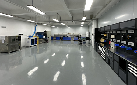 创馨亮滚塑实验室配备一系列高精度检测设备